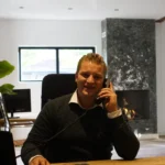 Robert-Jan van den Brink van Rolluik Centrum Nederland aan de telefoon