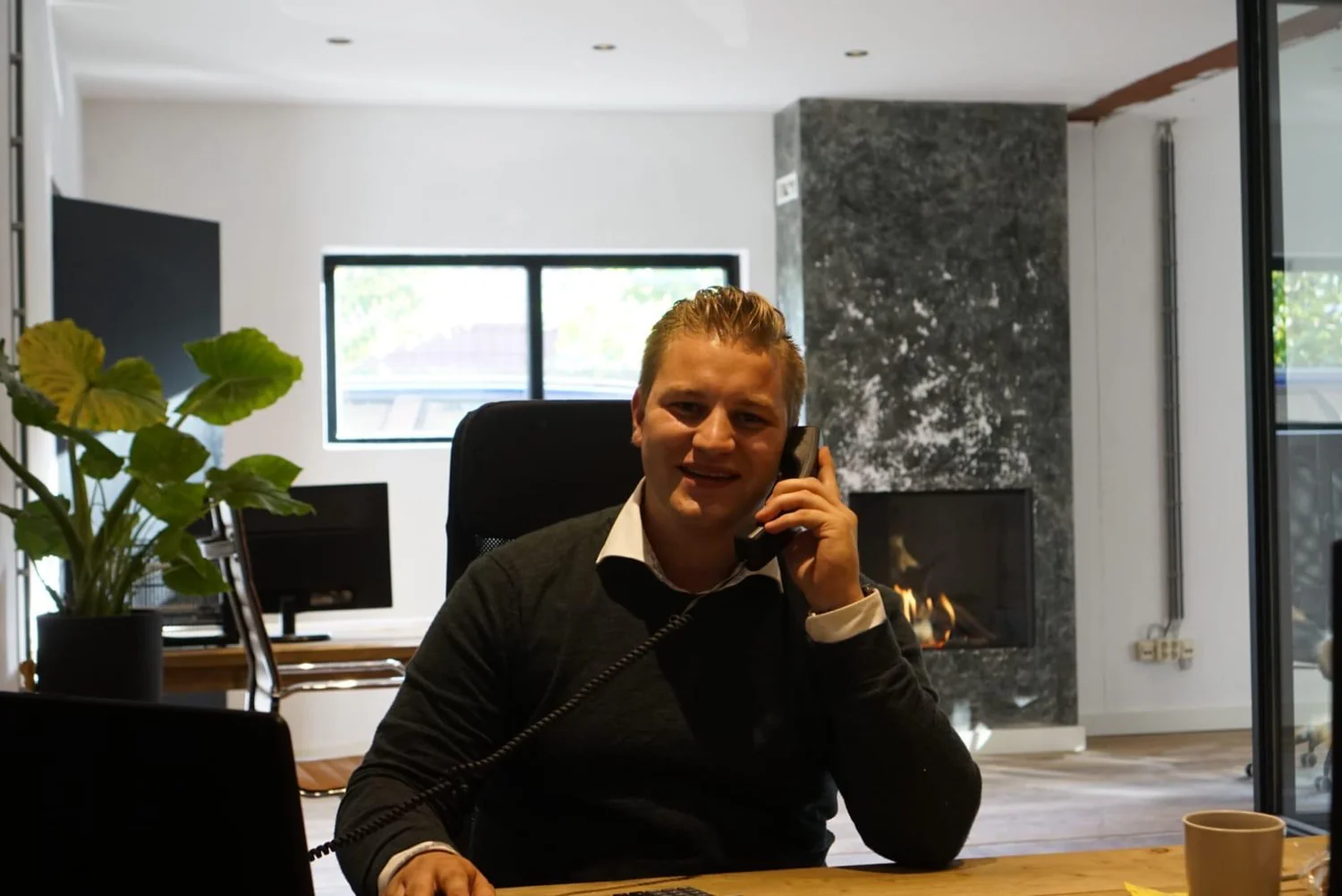Robert-Jan van den Brink van Rolluik Centrum Nederland aan de telefoon
